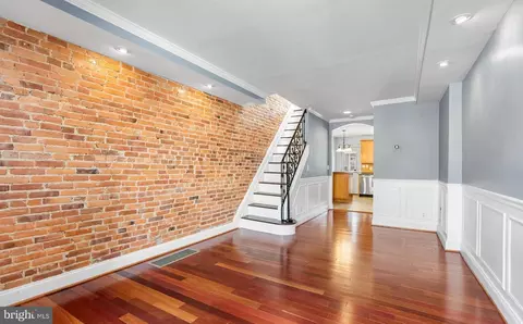 Entry Way - 735 S Decker Ave, Baltimore, MD 21224 photo 2 of 8
