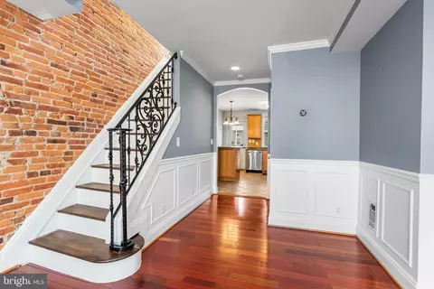 Entry Way - 735 S Decker Ave, Baltimore, MD 21224 photo 3 of 8
