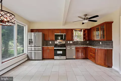 Kitchen - 4713 Elsrode Ave, Baltimore, MD 21214 photo 3 of 4