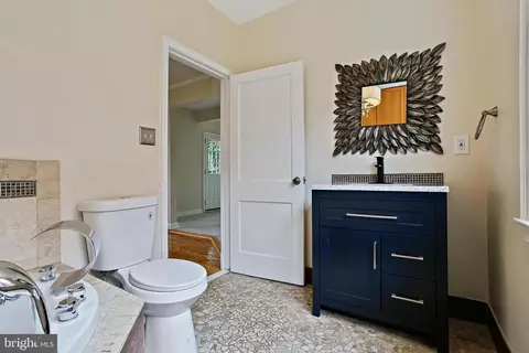Entry Way - 4713 Elsrode Ave, Baltimore, MD 21214 photo 2 of 2