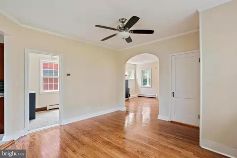 Living - 4713 Elsrode Ave, Baltimore, MD 21214 photo 4 of 5