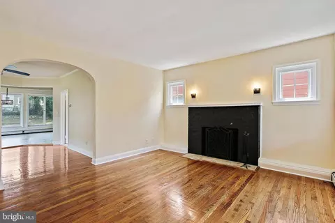 Living - 4713 Elsrode Ave, Baltimore, MD 21214 photo 1 of 5