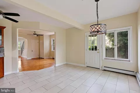 Entry Way - 4713 Elsrode Ave, Baltimore, MD 21214 photo 1 of 2