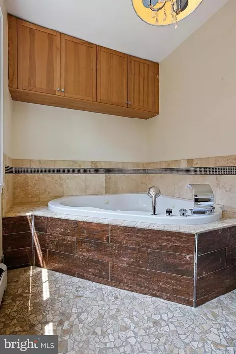 Bath - 4713 Elsrode Ave, Baltimore, MD 21214 photo 1 of 2