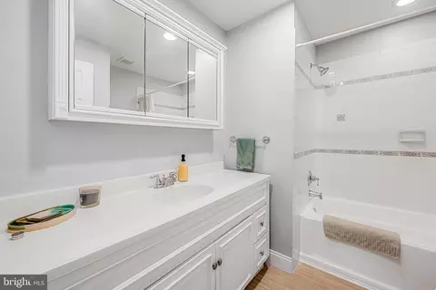 Bath - 2731 Eastern Ave, Baltimore, MD 21224 photo 1 of 3