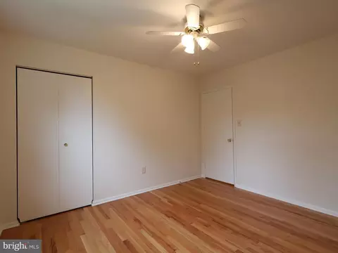 Bedroom - 710 Hunting Pl, Baltimore, MD 21229 photo 2 of 6