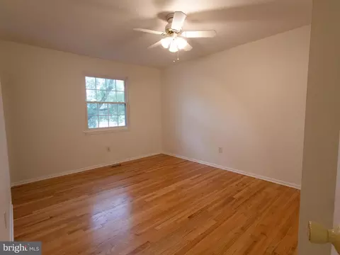 Bedroom - 710 Hunting Pl, Baltimore, MD 21229 photo 4 of 6