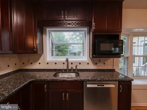 Kitchen - 710 Hunting Pl, Baltimore, MD 21229 photo 2 of 2