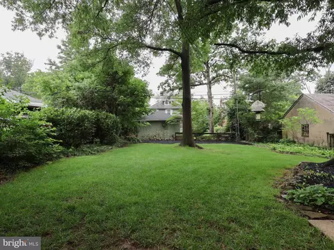 Exterior - 710 Hunting Pl, Baltimore, MD 21229 photo 8 of 9