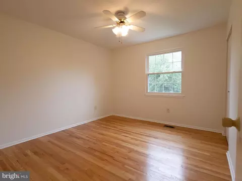 Bedroom - 710 Hunting Pl, Baltimore, MD 21229 photo 1 of 6