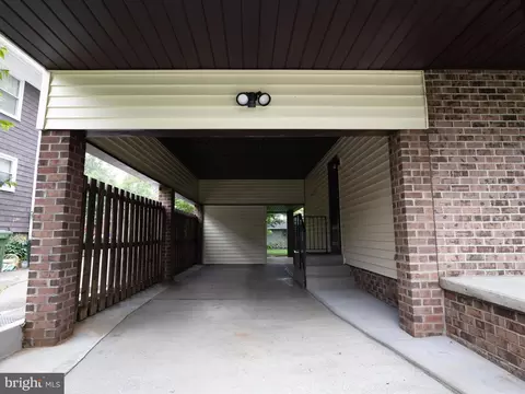 Exterior - 710 Hunting Pl, Baltimore, MD 21229 photo 4 of 9
