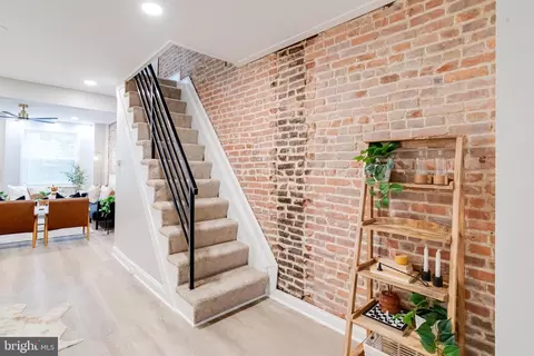Entry Way - 3910 E Pratt St, Baltimore, MD 21224 photo 2 of 3