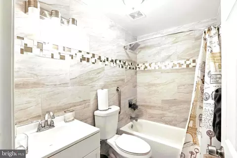 Bath - 212 Aisquith St, Baltimore, MD 21202 photo 2 of 2