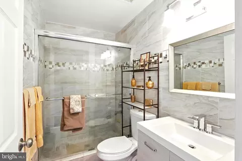Bath - 212 Aisquith St, Baltimore, MD 21202 photo 1 of 2