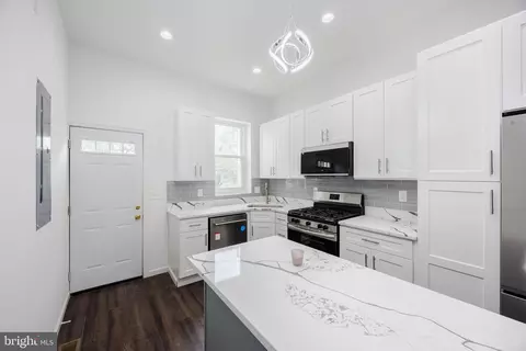 Entry Way - 721 E 22nd St, Baltimore, MD 21218 photo 5 of 9