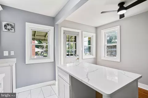 Entry Way - 2800 Windsor Ave, Baltimore, MD 21216 photo 5 of 8