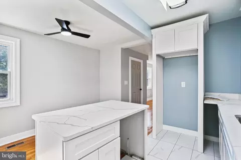 Entry Way - 2800 Windsor Ave, Baltimore, MD 21216 photo 6 of 8