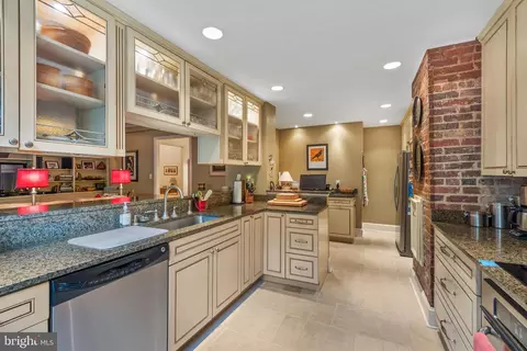 6 Upland Rd #F2, Baltimore, MD 21210 photo 12
