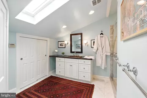 Bath - 916 William St, Baltimore, MD 21230 photo 4 of 5
