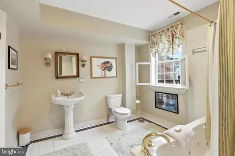 Bath - 916 William St, Baltimore, MD 21230 photo 3 of 5