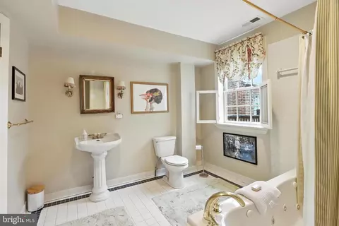 Bath - 916 William St, Baltimore, MD 21230 photo 1 of 5