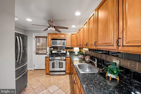 Kitchen - 809 Mangold St, Baltimore, MD 21230 photo 4 of 5