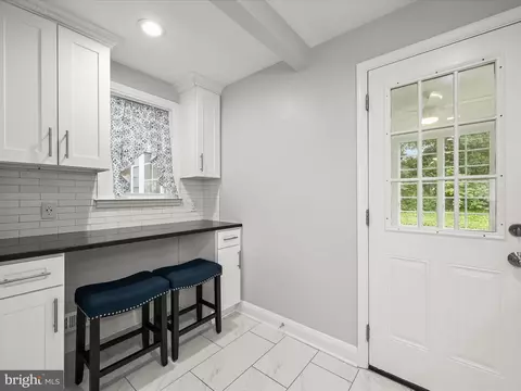 Entry Way - 5407 Pembroke Ave, Baltimore, MD 21206 photo 1 of 2