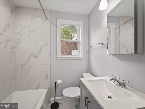Bath - 5407 Pembroke Ave, Baltimore, MD 21206 photo 3 of 6