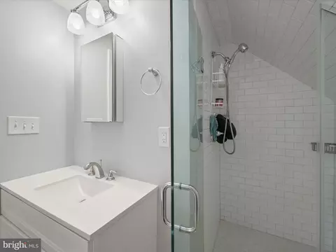 Bath - 5407 Pembroke Ave, Baltimore, MD 21206 photo 1 of 6