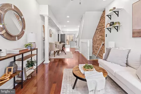 Entry Way - 823 S Decker Ave, Baltimore, MD 21224 photo 2 of 11