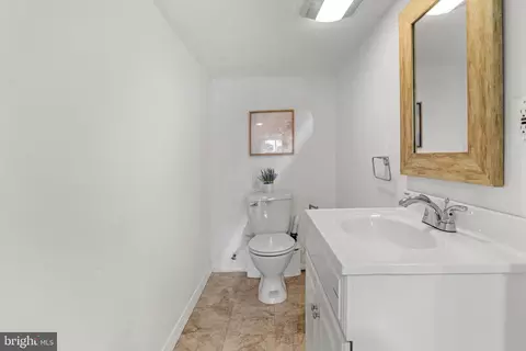 Bath - 823 S Decker Ave, Baltimore, MD 21224 photo 3 of 3