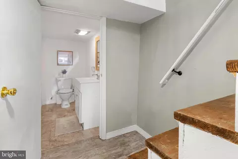 Entry Way - 823 S Decker Ave, Baltimore, MD 21224 photo 10 of 11