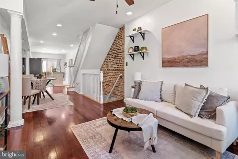Entry Way - 823 S Decker Ave, Baltimore, MD 21224 photo 1 of 11