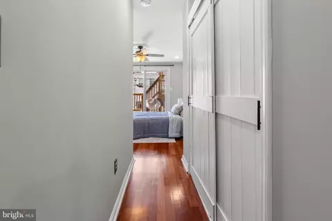 Entry Way - 823 S Decker Ave, Baltimore, MD 21224 photo 7 of 11