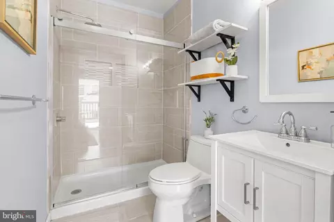 Bath - 823 S Decker Ave, Baltimore, MD 21224 photo 1 of 3