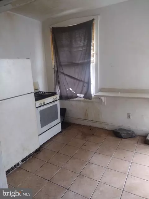 Entry Way - 2714 E Biddle St, Baltimore, MD 21213 photo 4 of 6