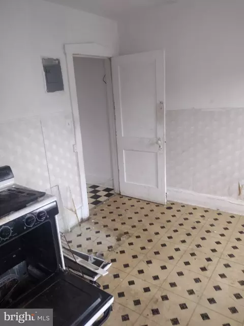 Entry Way - 2714 E Biddle St, Baltimore, MD 21213 photo 1 of 6