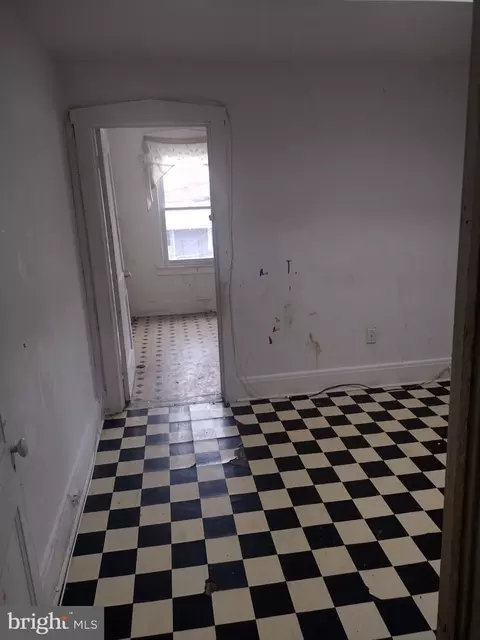 Entry Way - 2714 E Biddle St, Baltimore, MD 21213 photo 2 of 6