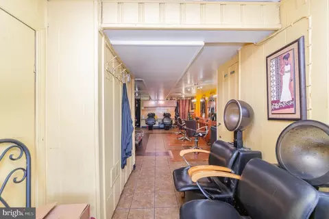 Entry Way - 5876 Belair Rd, Baltimore, MD 21206 photo 4 of 5