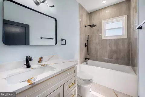 Bath - 3714 W Cold Spring Ln, Baltimore, MD 21215 photo 1 of 4