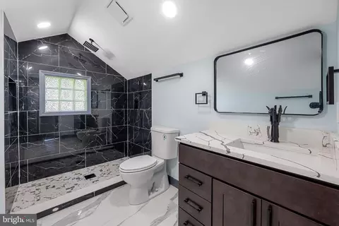 Bath - 3714 W Cold Spring Ln, Baltimore, MD 21215 photo 2 of 4