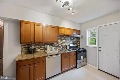 Entry Way - 4703 Williston St, Baltimore, MD 21229 photo 1 of 2