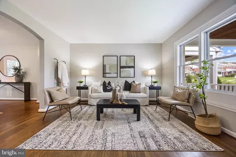 Living - 4703 Williston St, Baltimore, MD 21229 photo 2 of 3