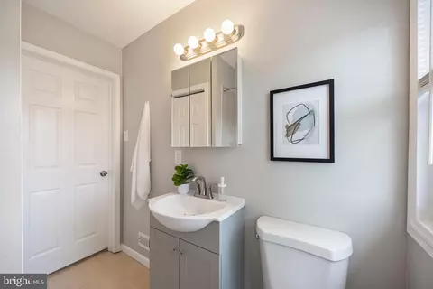 Bath - 4703 Williston St, Baltimore, MD 21229 photo 2 of 3