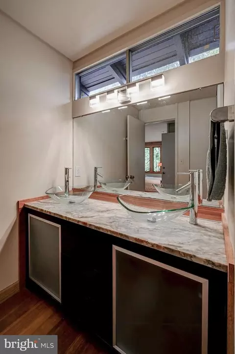 Bath - 6016 Terrace Rd, Baltimore, MD 21209 photo 3 of 6