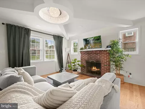 Living - 2210 Echodale Ave, Baltimore, MD 21214 photo 2 of 4