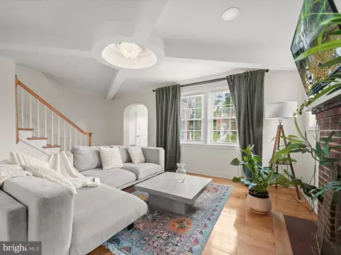 Living - 2210 Echodale Ave, Baltimore, MD 21214 photo 3 of 4
