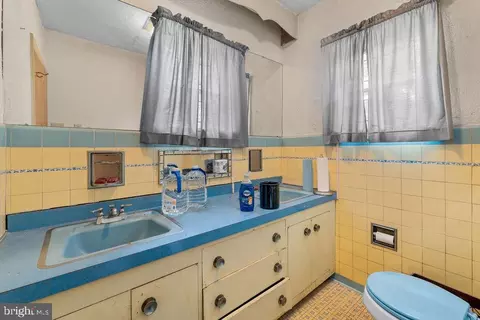 Bath - 3501 Glen Ave, Baltimore, MD 21215 photo 1 of 7