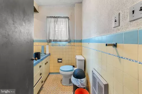 Bath - 3501 Glen Ave, Baltimore, MD 21215 photo 2 of 7