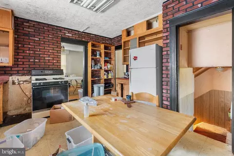 Entry Way - 3501 Glen Ave, Baltimore, MD 21215 photo 5 of 9